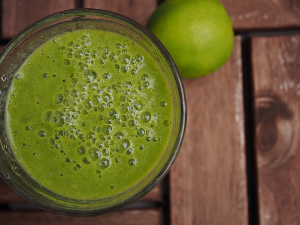 Le meilleur jus vert pour soulager les maux de tête et la migraine