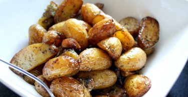 Pommes de terre confites à l'ail et au romarin