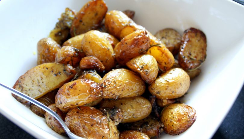 Pommes de terre confites à l'ail et au romarin