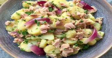 Salade de pommes de terre à l'oignon et au thon
