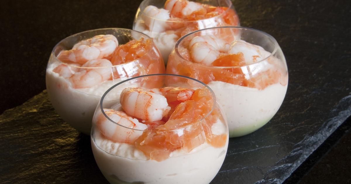 Verrines au saumon et crevettes sur lit d’avocat