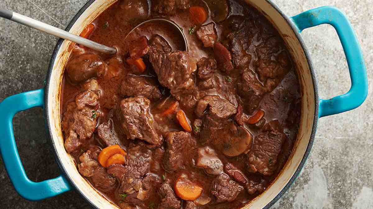 Bœuf bourguignon de Cyril Lignac, plat copieux