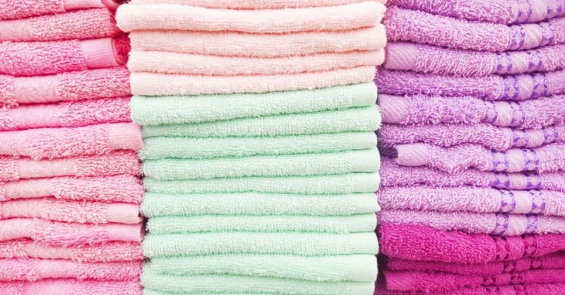 9 erreurs de lavage qui pourrait ruiner les vêtements